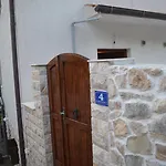 度假居 In *